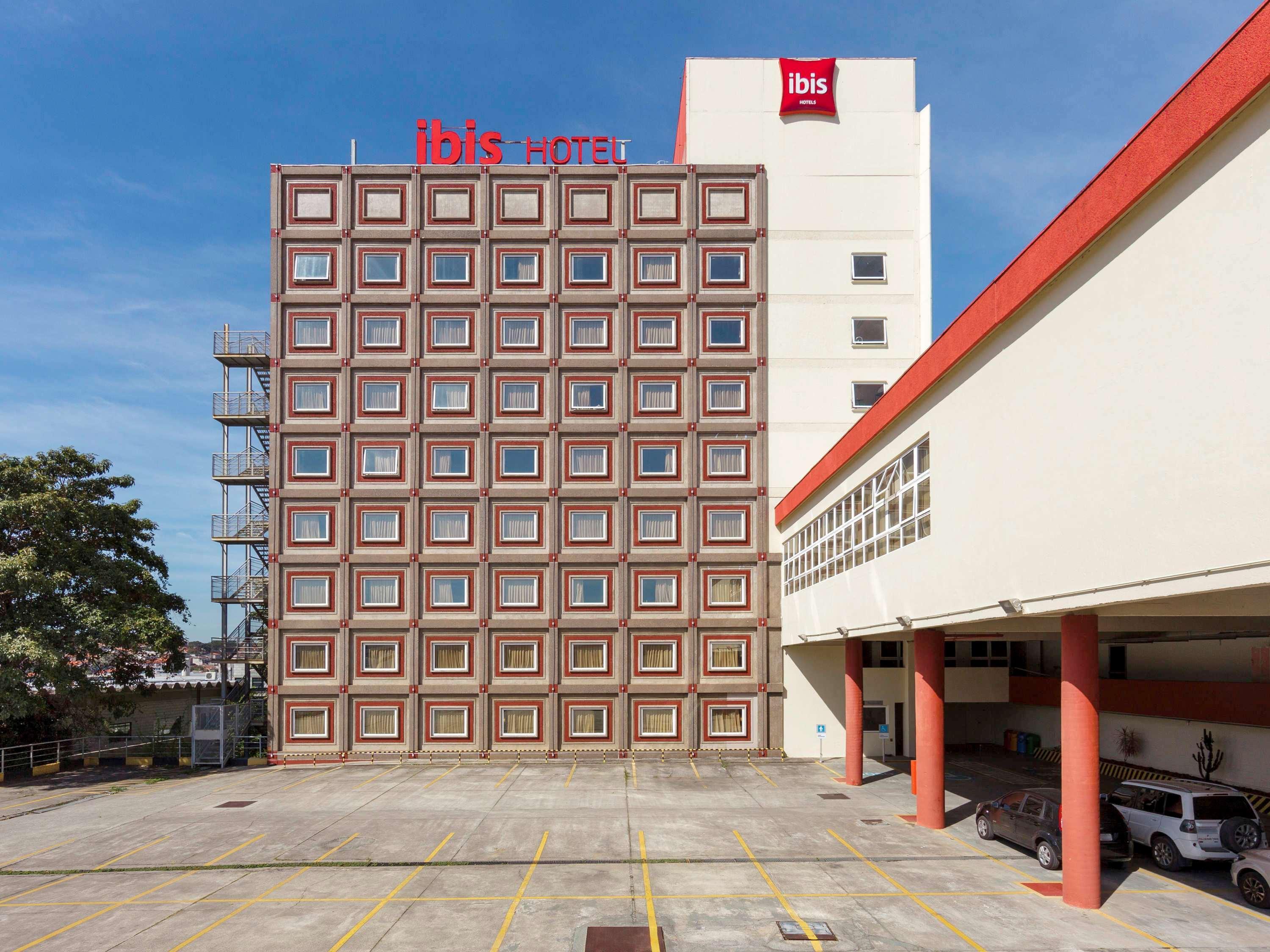 Ibis Dutra 3*